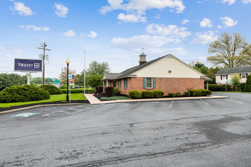 More Photos Of 1950 Old Philadelphia Pike, Lancaster Bank For Sale