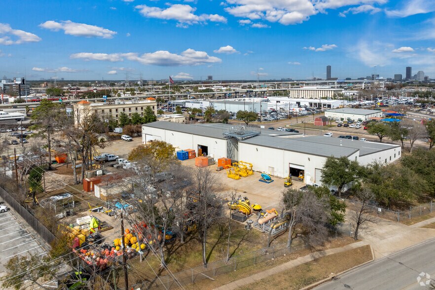 More Photos Of 6080 Hooton St, Houston Warehouse For Sale