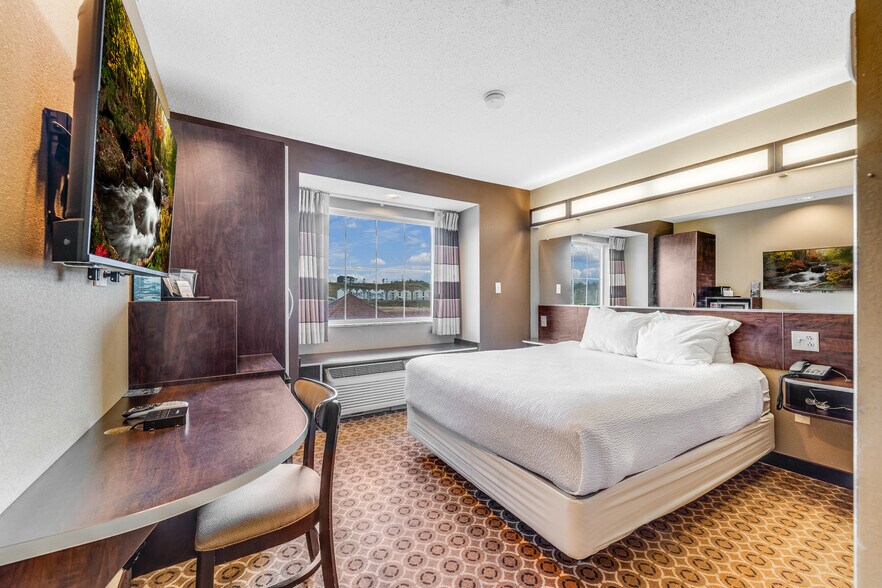 More Photos Of 20 Southland Dr, Fairmont Hotel For Sale