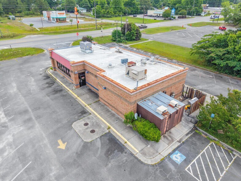 More Photos Of 6121 Oak St, Eastman Restaurant For Sale