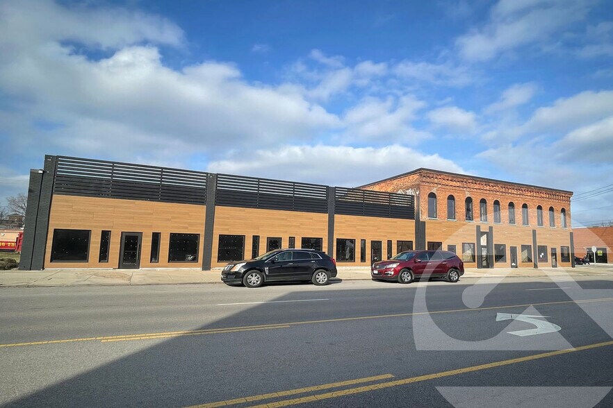 Primary Photo Of 843 N Summit St, Toledo Unknown For Lease