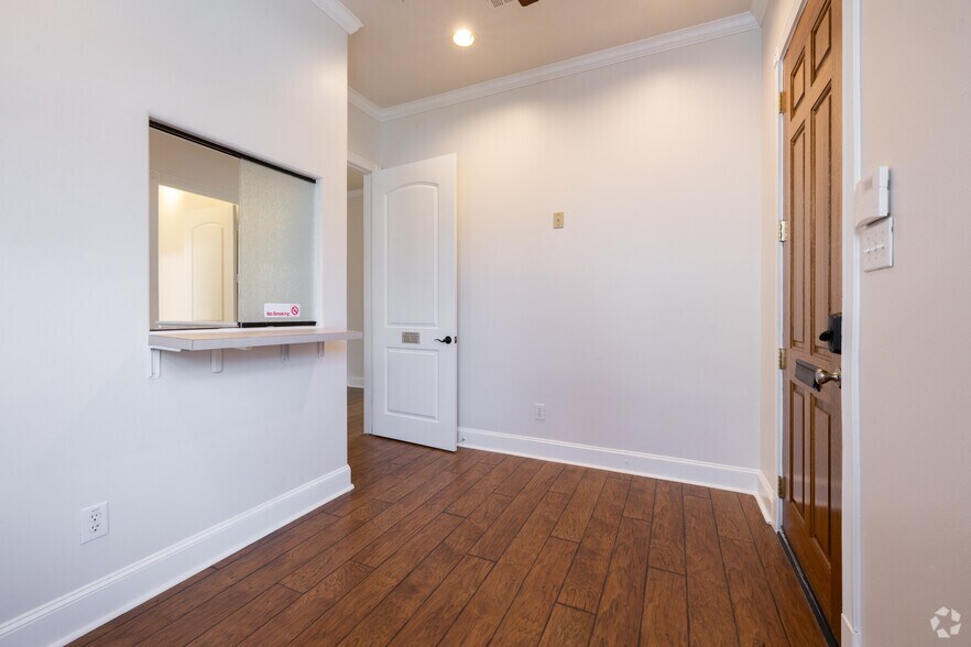 More Photos Of 12820 Willow Centre Dr, Houston Unknown For Lease