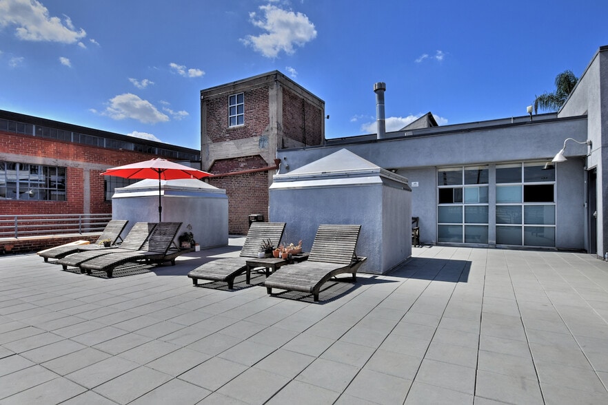 More Photos Of 500-530 Molino St, Los Angeles Office For Sale