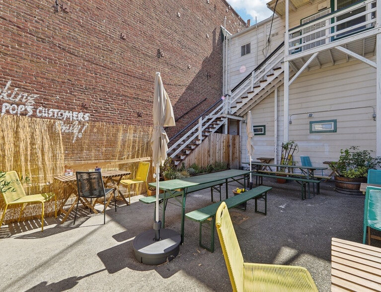 More Photos Of 1515 Park St, Alameda Bar For Lease