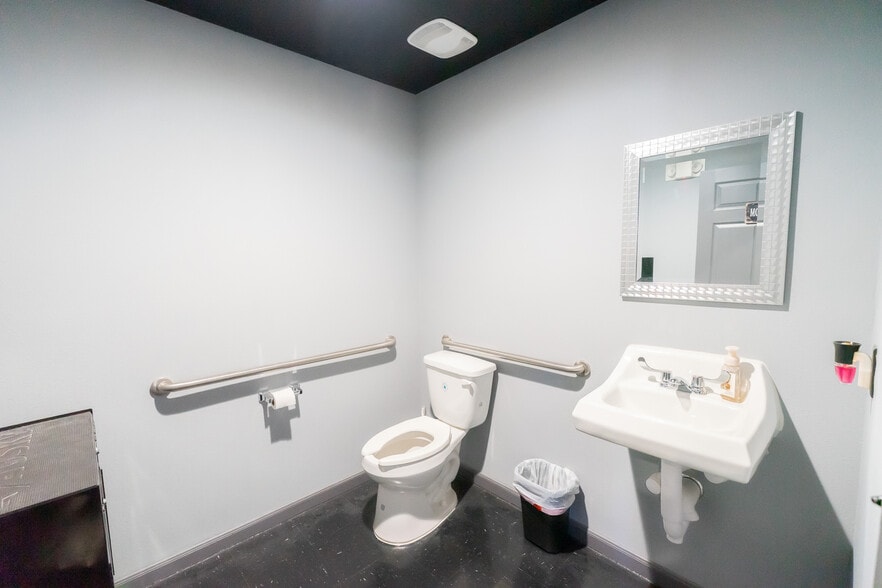 More Photos Of 1201 Steele Rd, Alvin Industrial For Sale