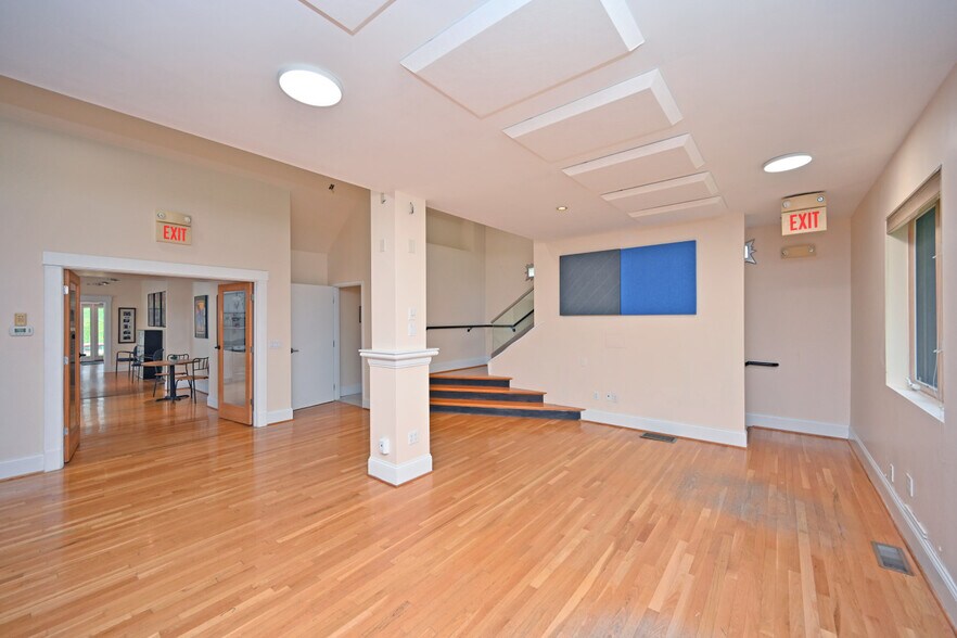 More Photos Of 2150 Alpine Pl, Cincinnati Office Residential For Lease