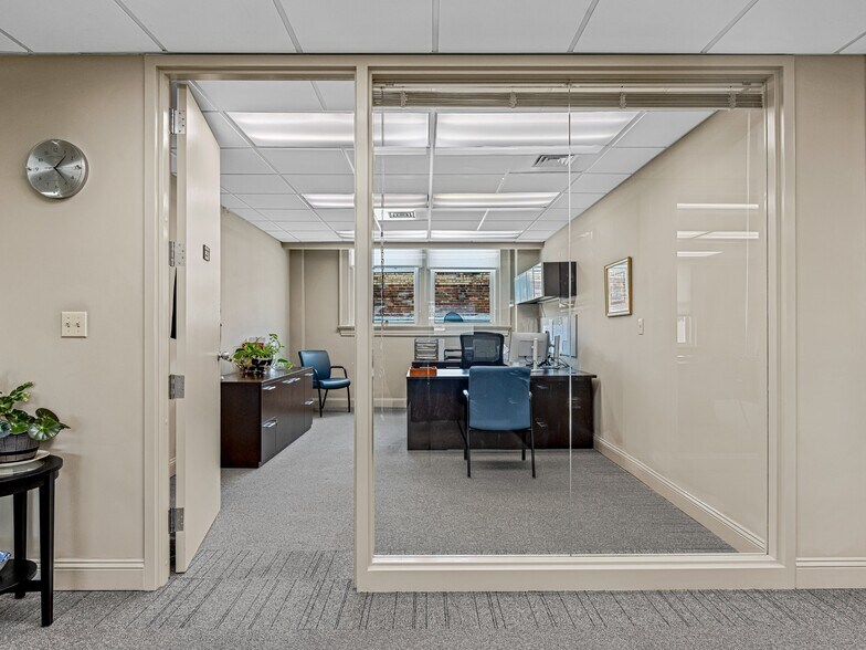 More Photos Of 401 N Main St, Hendersonville Storefront Retail Office For Sale