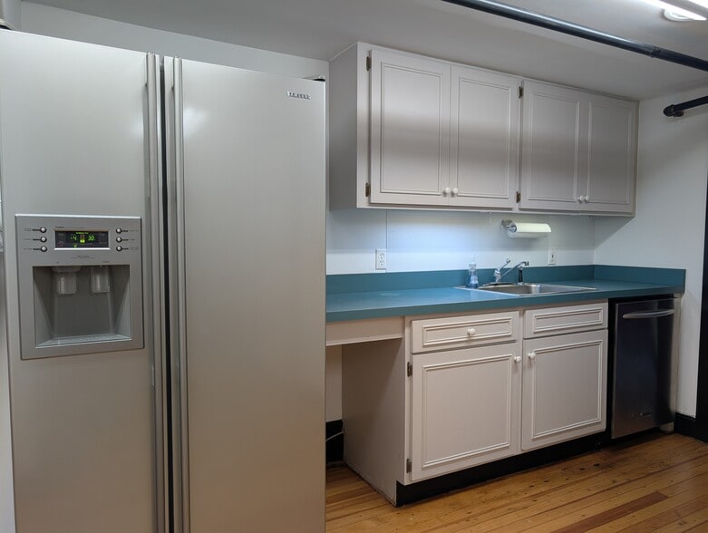 More Photos Of 921 Main St, Lynchburg General Retail For Lease