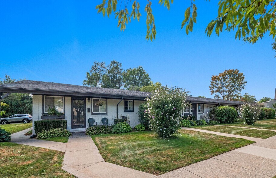 More Photos Of 1804-1818 E 11 Mile Rd, Royal Oak Apartments For Sale