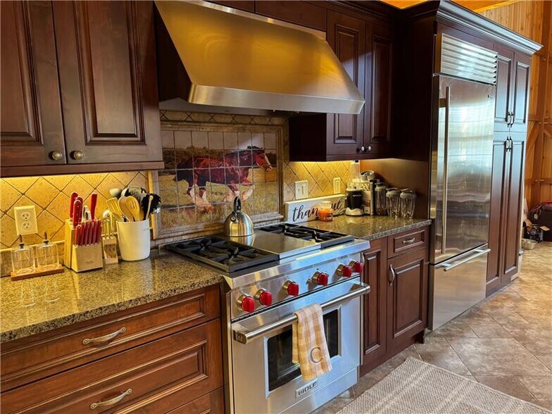 More Photos Of 115 Hilltop Dr, Phoenix Sports And Entertainment For Sale