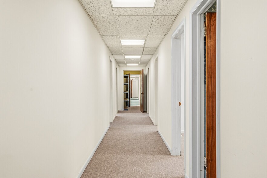 More Photos Of 2145 15th Ave, Vero Beach Office For Sale
