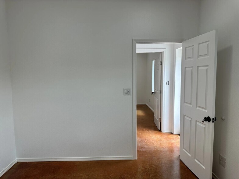 More Photos Of 182 Cr-335, Abilene Warehouse For Lease