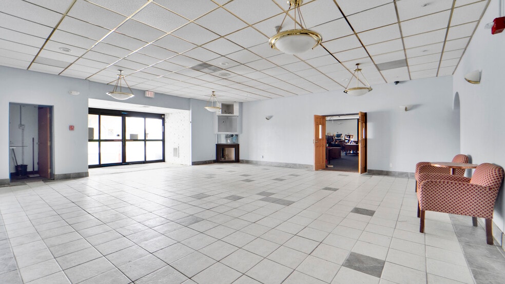 More Photos Of 125 N Main St, Newark Hotel For Sale
