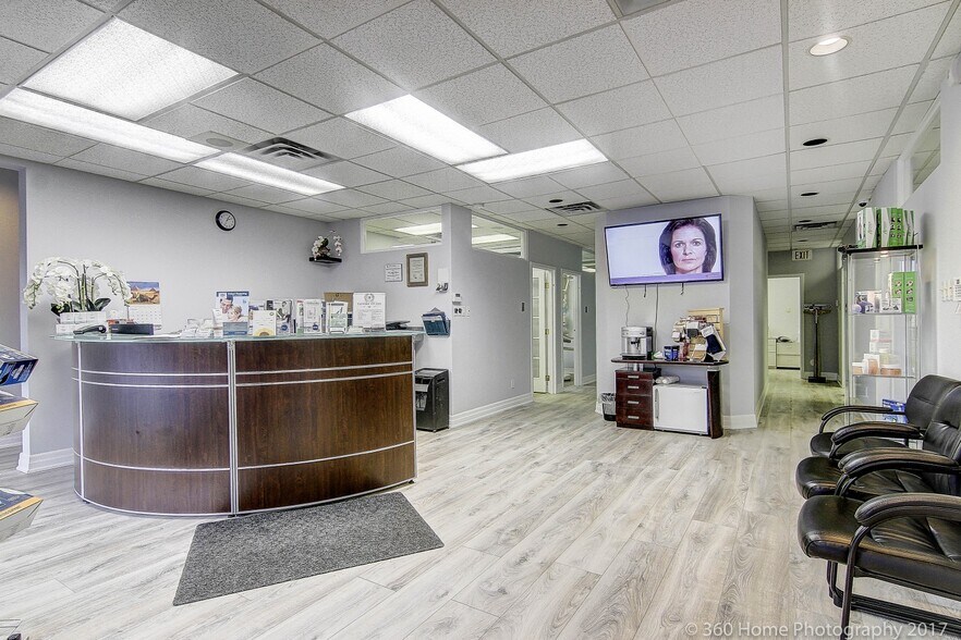 More Photos Of 2334 Lake Shore Blvd W, Toronto Medical For Sale