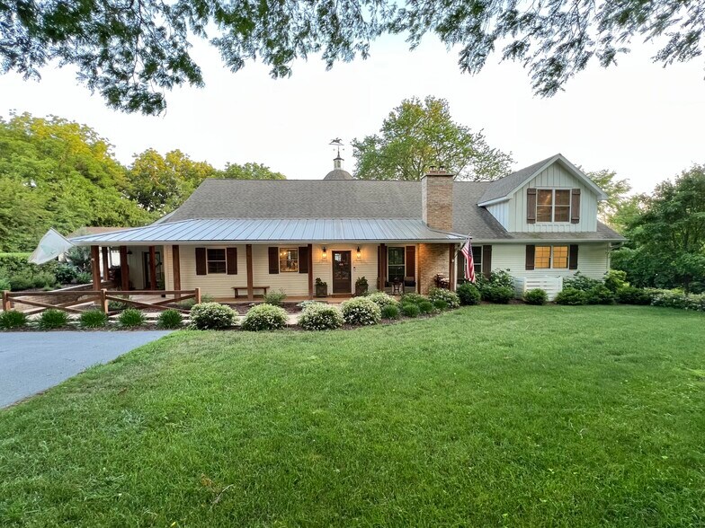 Primary Photo Of 204 Country Commons Rd, Trout Valley Lodge Meeting Hall For Sale