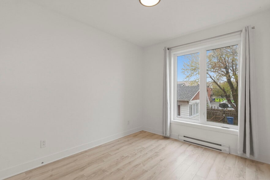 More Photos Of 1074 Ch Du Côteau-Rouge, Longueuil Apartments For Sale