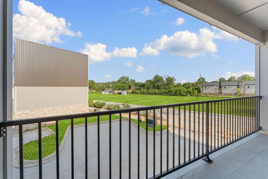 More Photos Of 2004 S Razorback Rd, Fayetteville Apartments For Sale
