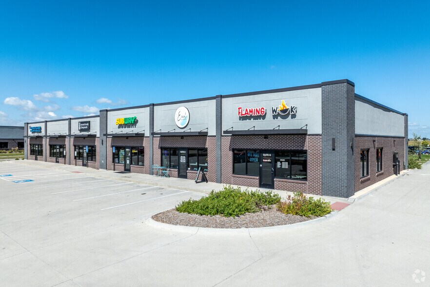 More Photos Of 96 Paine Cir, Bondurant Freestanding For Lease