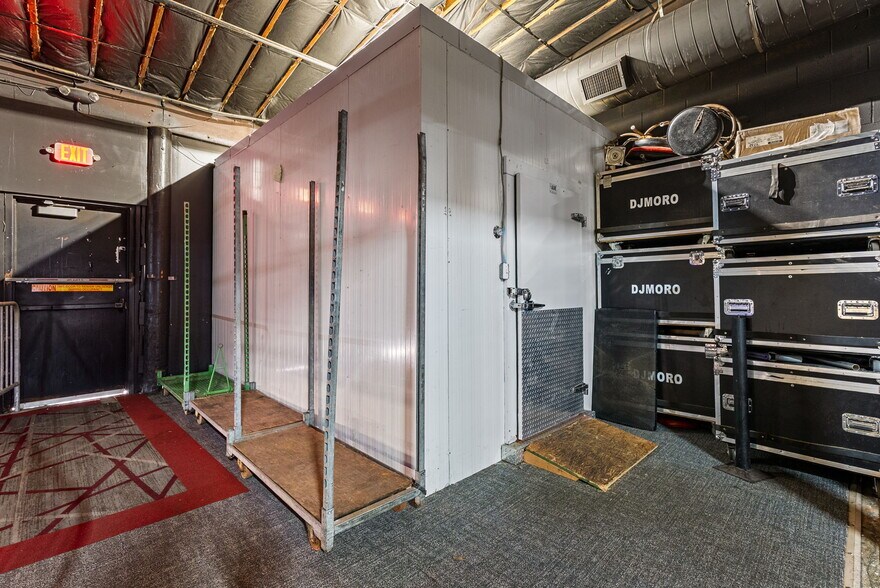 More Photos Of 13087 Hwy 271 N, Tyler Bar For Sale