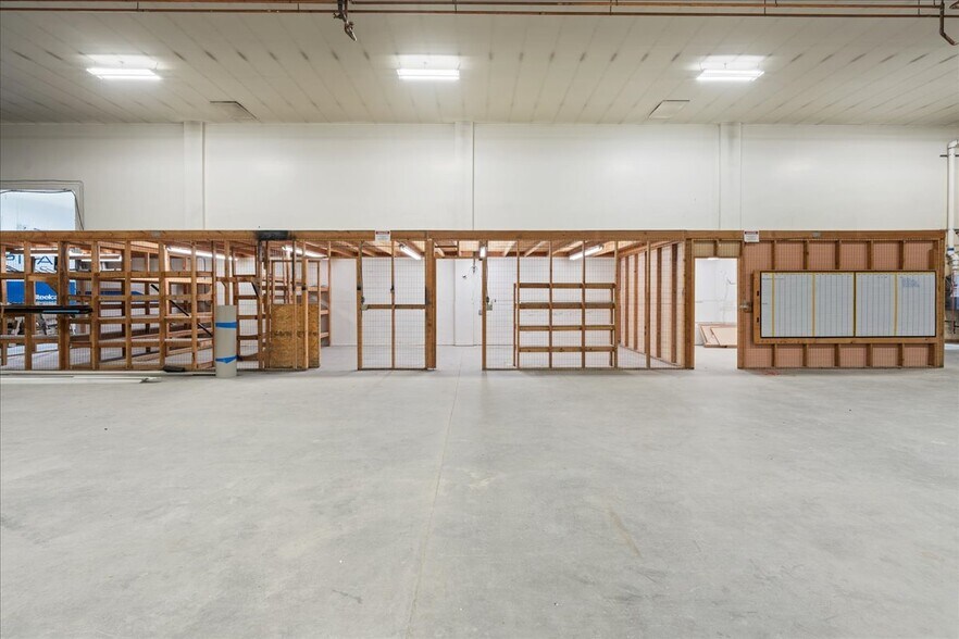 More Photos Of 3408 International St, Fairbanks Warehouse For Lease
