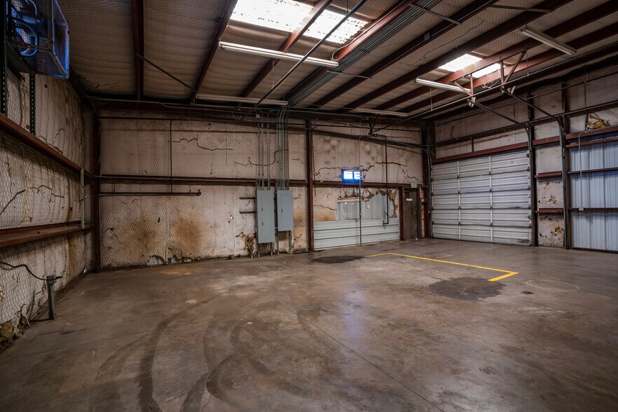 More Photos Of 225 Metro Dr, Terrell Unknown For Lease