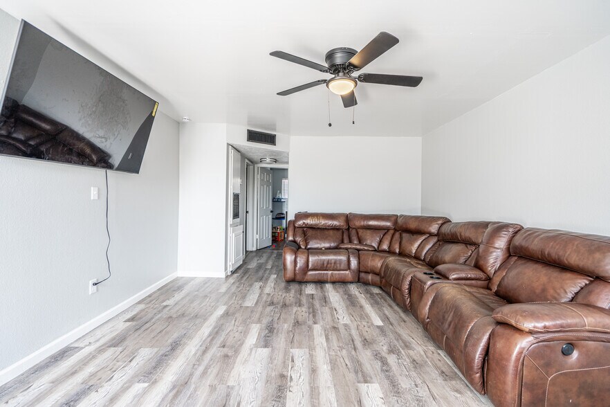 More Photos Of 8108 N 33rd Dr, Phoenix Multifamily For Sale