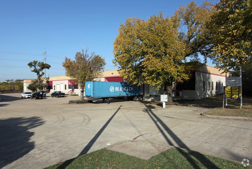 More Photos Of 10969 Shady Trl, Dallas Light Distribution For Lease