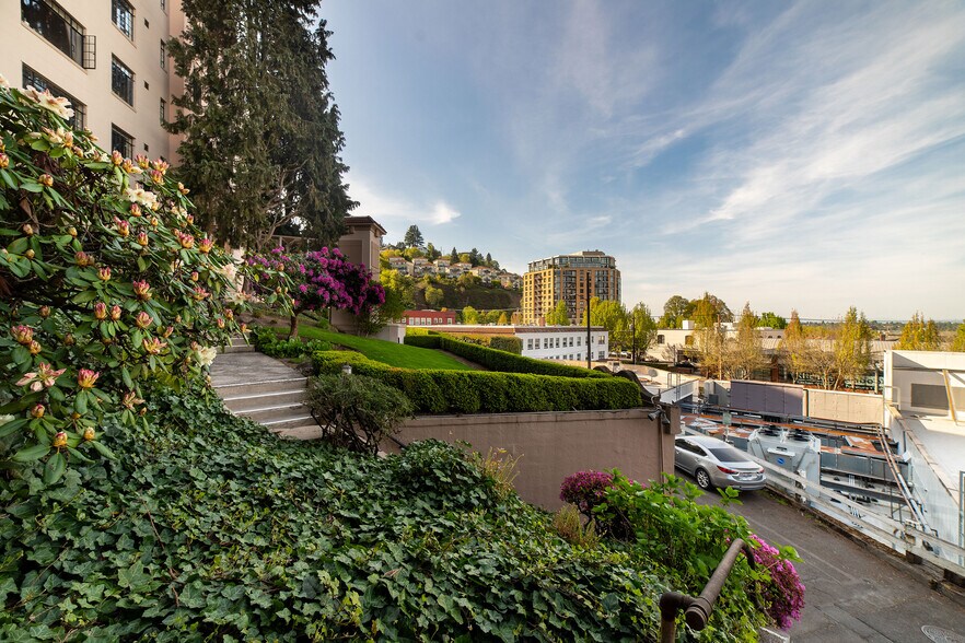 More Photos Of 2308-2326 SW Osage St, Portland Apartments For Sale