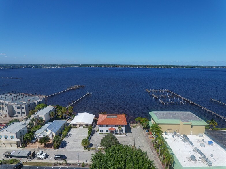 More Photos Of 117 SE Seminole St, Stuart Medical For Sale