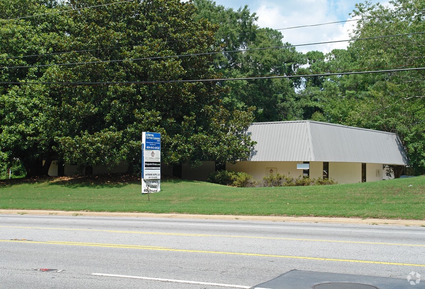 More Photos Of 5075 Roswell Rd NE, Atlanta Office For Lease