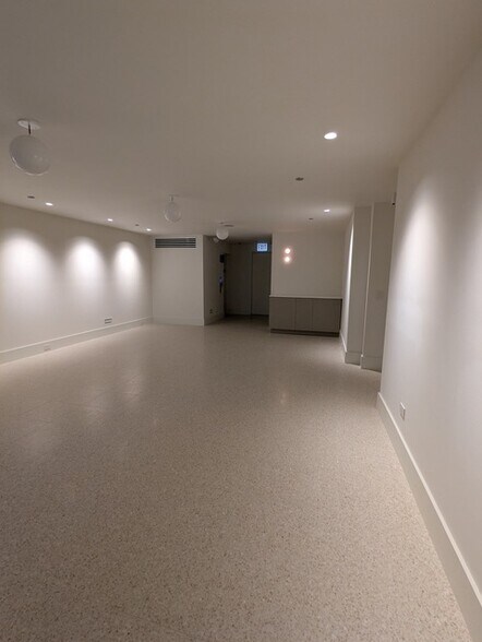 More Photos Of 802-804 N Dearborn St, Chicago Office For Lease