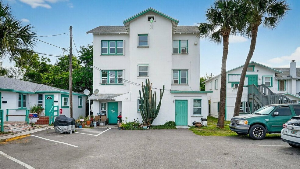 More Photos Of 218-228 N Oleander Ave, Daytona Beach Apartments For Sale
