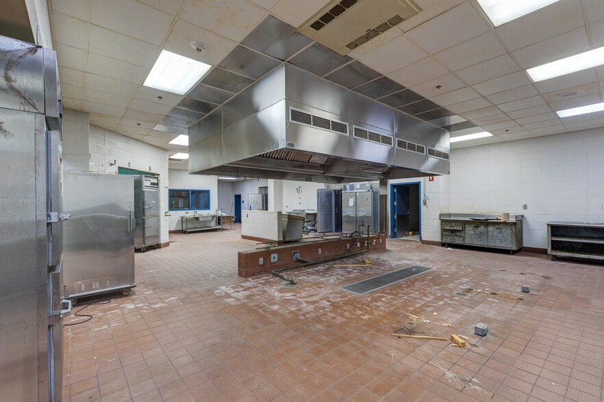 More Photos Of 18425 Main St, Woodbury Schools For Sale