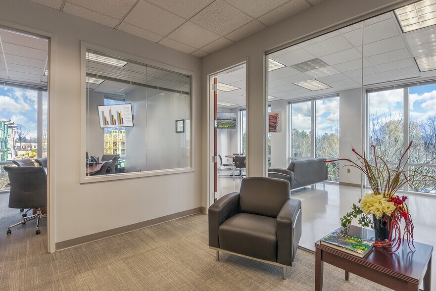 More Photos Of 11020 David Taylor Dr, Charlotte Office For Lease