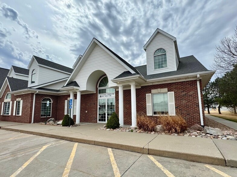 Primary Photo Of 5308 Parklane Dr, Kearney Serviced Offices For Sale