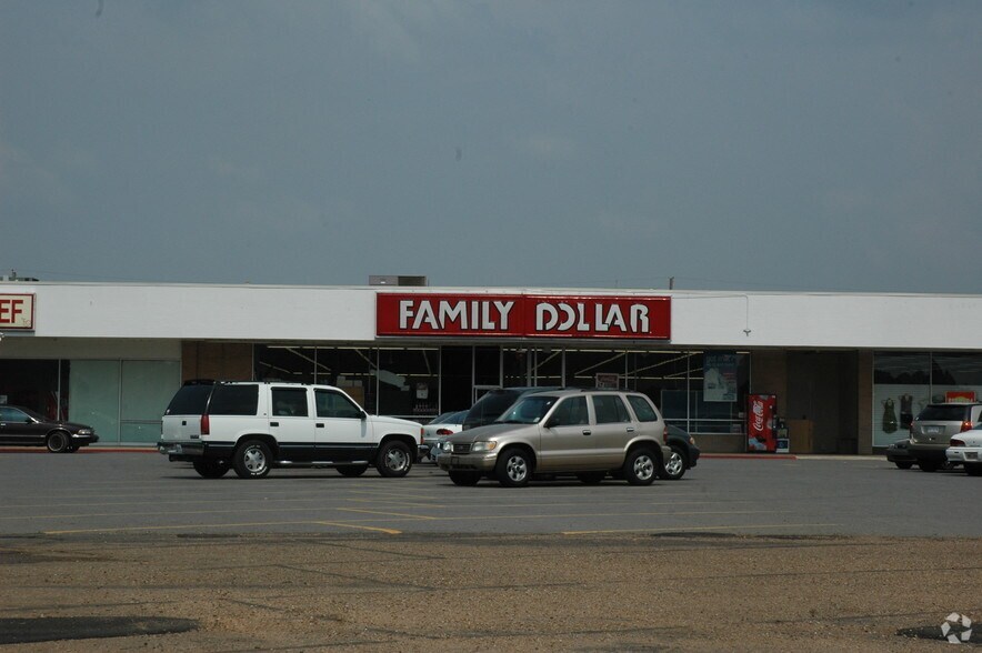 More Photos Of 1419-1425 Winnsboro Rd, Monroe Storefront For Lease