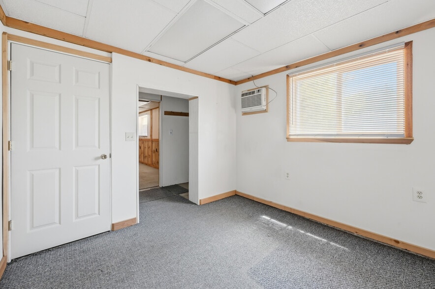 More Photos Of 3433 Sharon Rd, West Middlesex Warehouse For Sale