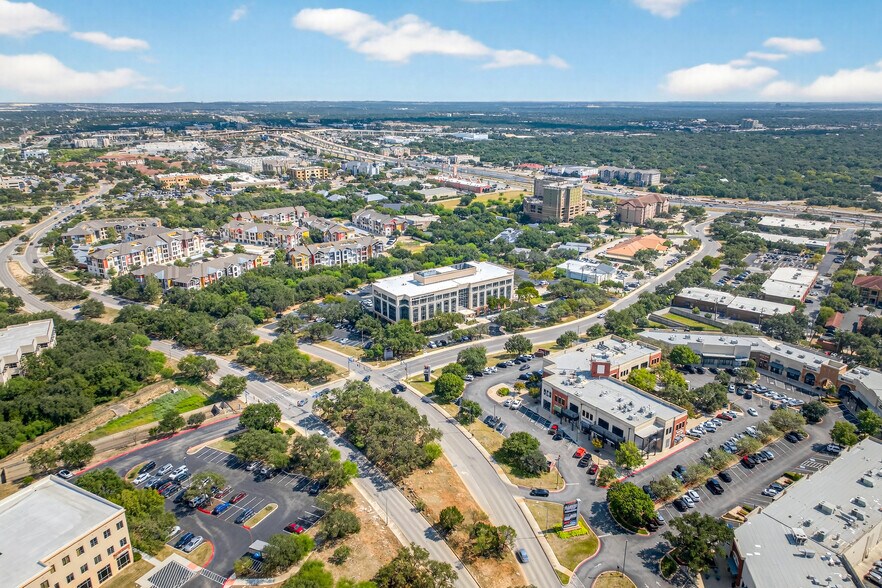More Photos Of 800 E Sonterra Blvd, San Antonio Office For Lease