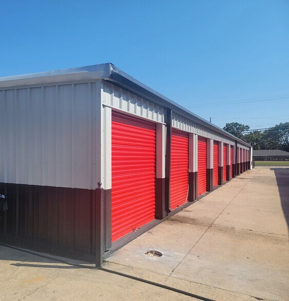 More Photos Of 700 W Railroad St, Long Beach Warehouse For Sale