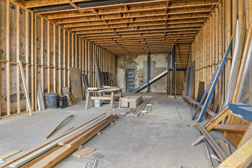 More Photos Of 209 N Jefferson Ave, Mount Pleasant Storefront For Sale