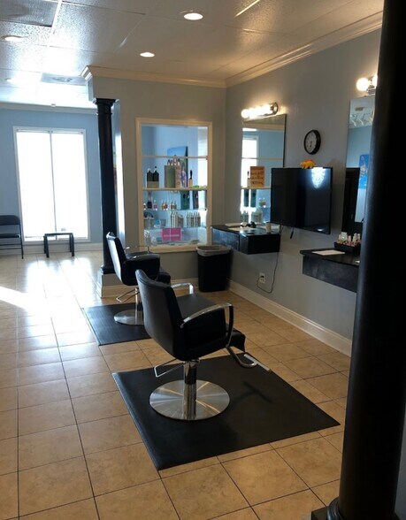 More Photos Of 6465 Calder Ave, Beaumont Storefront Retail Office For Lease