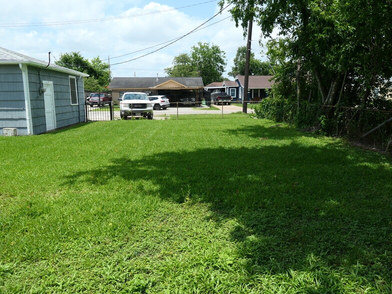 More Photos Of 7601 Park Place Blvd, Houston Office For Sale