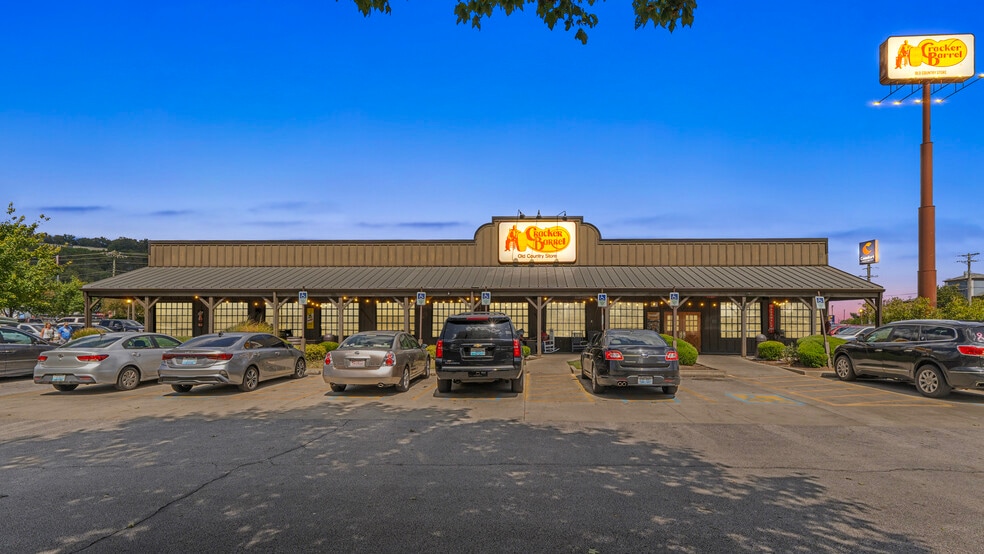 Primary Photo Of 800 Happy Valley St, Cave City Restaurant For Sale