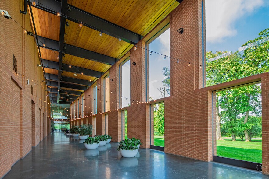 More Photos Of 2400 Bernville Rd, Reading Office For Sale