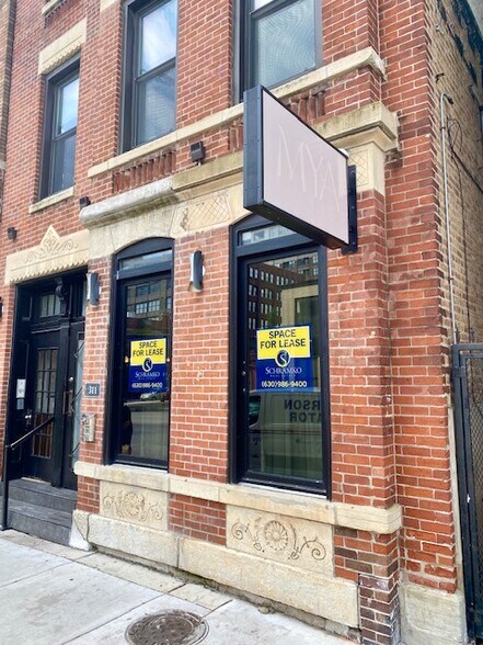 More Photos Of 311 W Chicago Ave, Chicago Restaurant For Lease