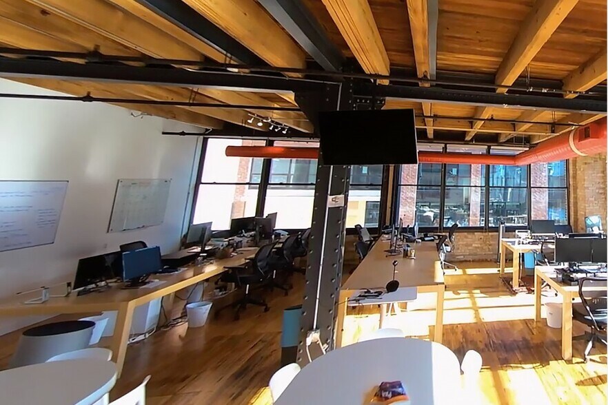 More Photos Of 213 W institute Pl, Chicago Loft Creative Space For Lease