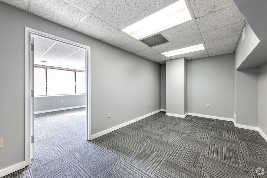 More Photos Of 13 Park Ave W, Mansfield Office For Lease
