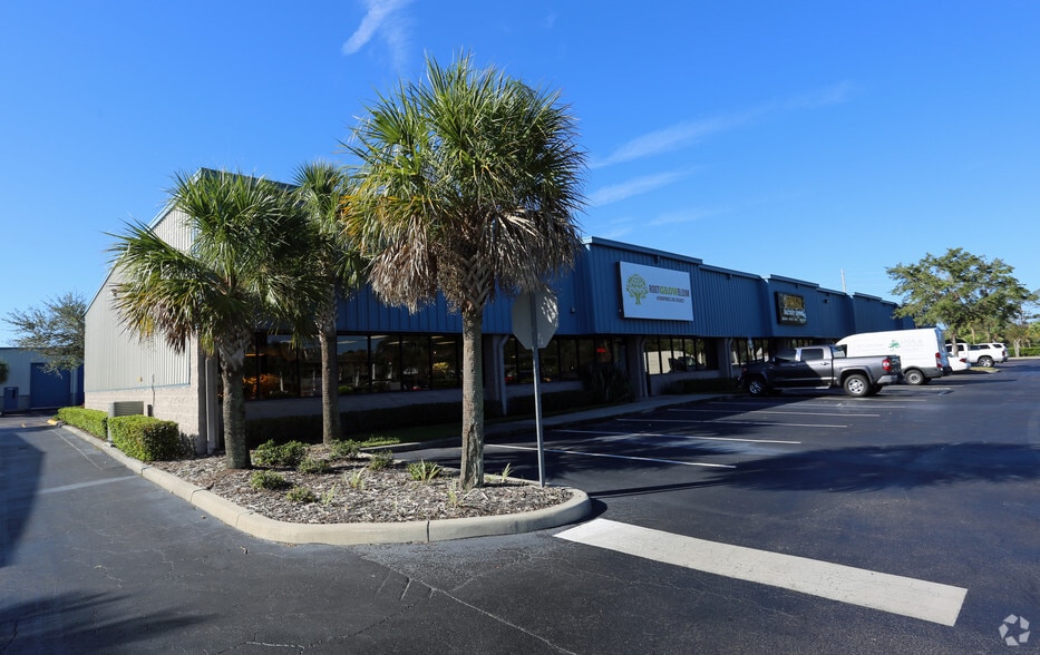 More Photos Of 6124 Hanging Moss Rd, Orlando Unknown For Lease