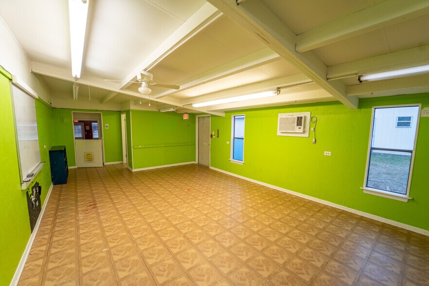 More Photos Of 105 Ward St, Cuero Daycare Center For Sale