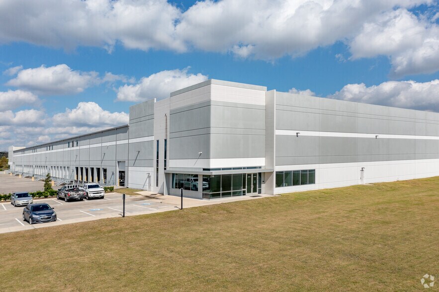 More Photos Of 2700 East Fwy, Baytown Unknown For Lease